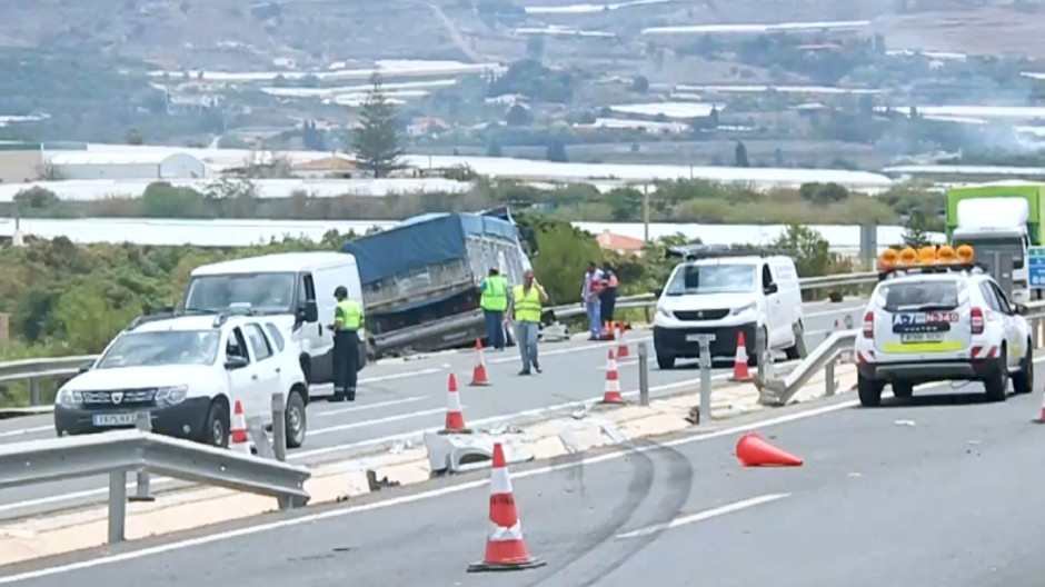 Un fallecido y cuatro heridos en un accidente de tráfico causado por un