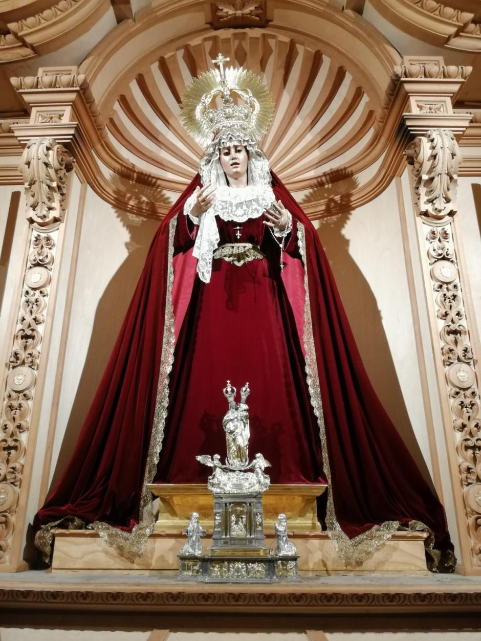 La Hermandad Del Santo Entierro De Sevilla Acoge A La Virgen De