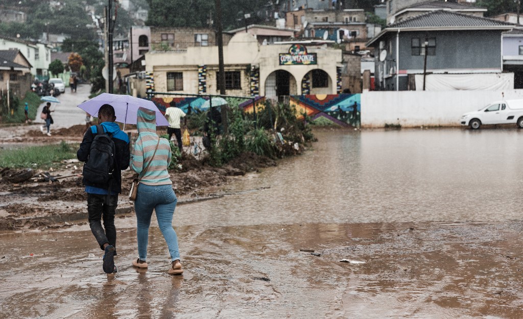 Las inundaciones en el este de Sudáfrica dejan casi 500 muertos y 40