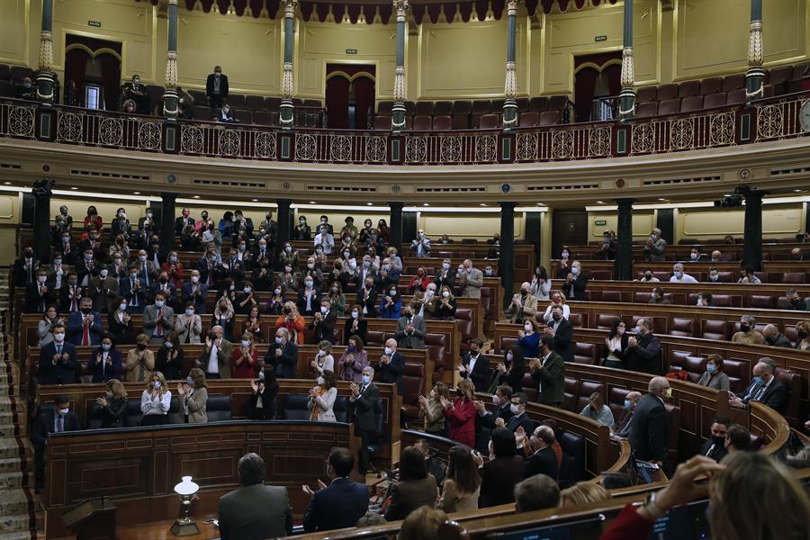 El Gobierno Salva Su Ley Audiovisual Gracias A La Abstenci N De Pp