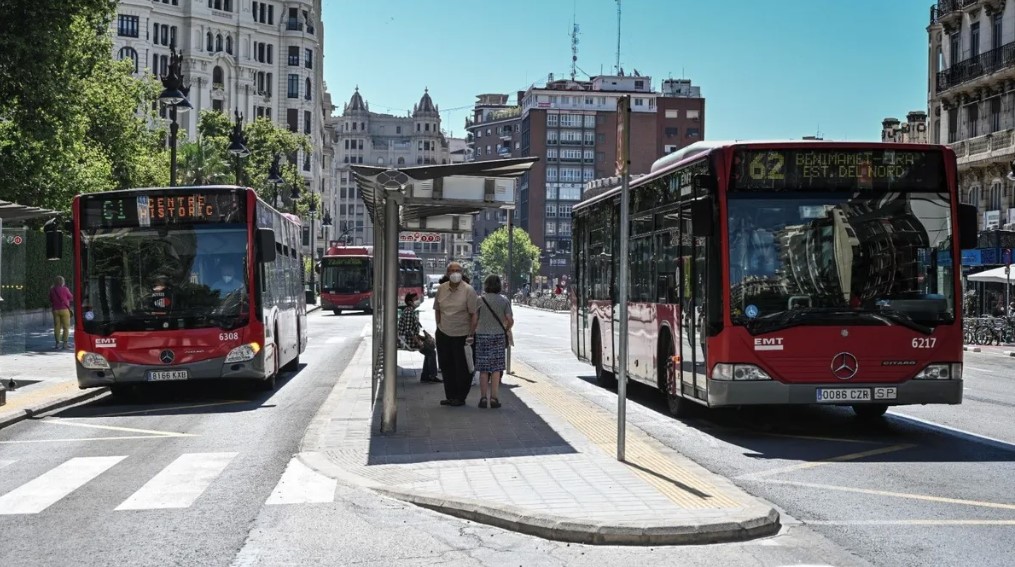 Muere una mujer en Valencia al golpearse en la cabeza en un autobús