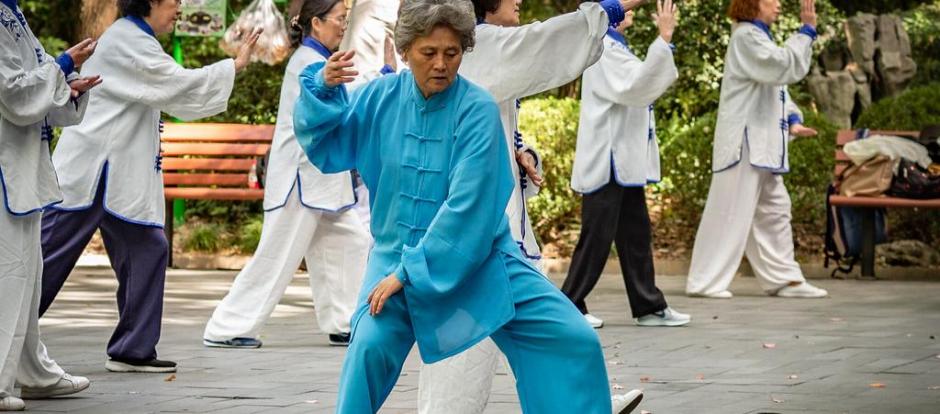 El taichí combina artes marciales con meditación