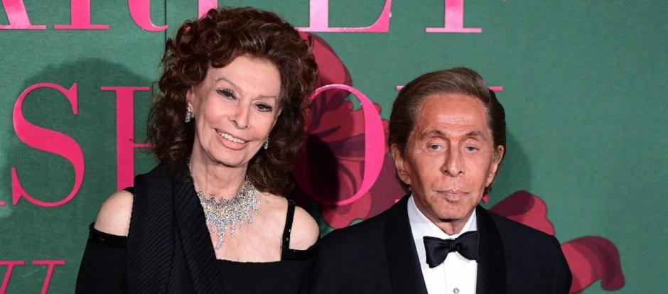 La actriz italiana Sophia Loren y el diseñador Valentino a su llegada a los Green Carpet Fashion Awards Italia 2019
