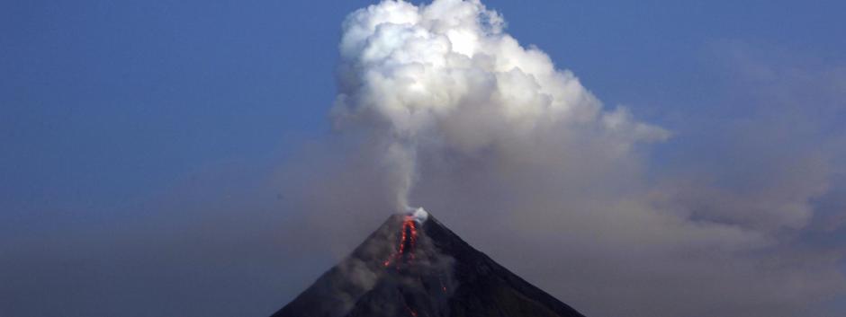 La simetría del volcán Monte Mayón es lo que atrae a los turistas