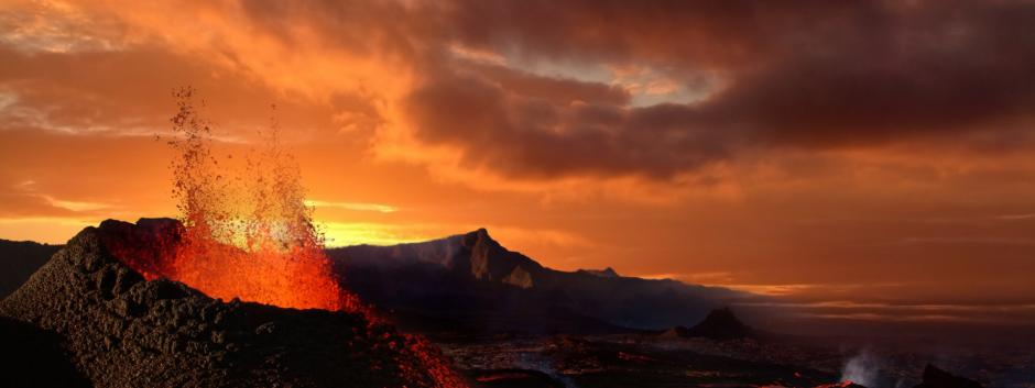 El pico más alto del océano Índico y uno de los volcanes más activos del planeta