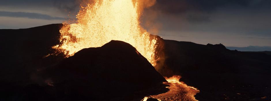 El volcán Fagradalsfjall se encuentra en la península de Reykjanes, a una hora de Reikiavik