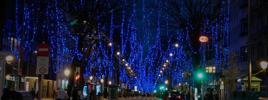 La Gran Vía de Bilbao vestida con luces navideñas
