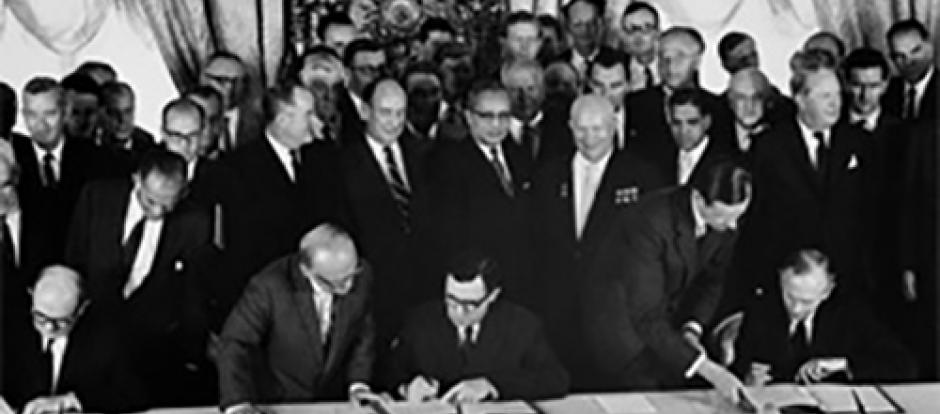 Firma del Tratado de Prohibición Parcial de los Ensayos, 5 de agosto de 1963
