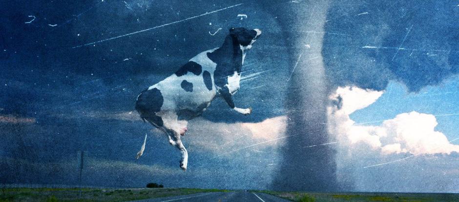 El icónico momento de la vaca volando en <i>Twister</i>
