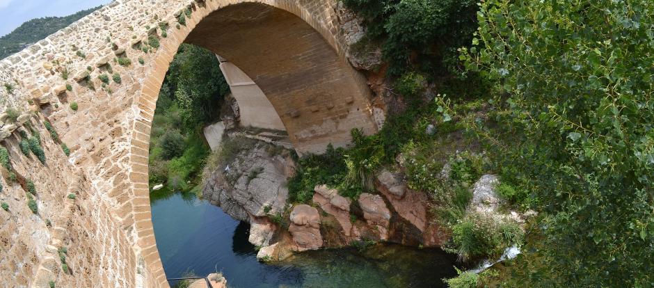 Puente de Piedra o de Santa Ana.