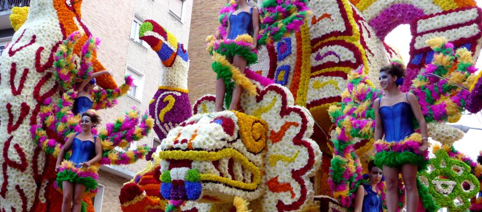Carroza de la Batalla de las Flores en Laredo.