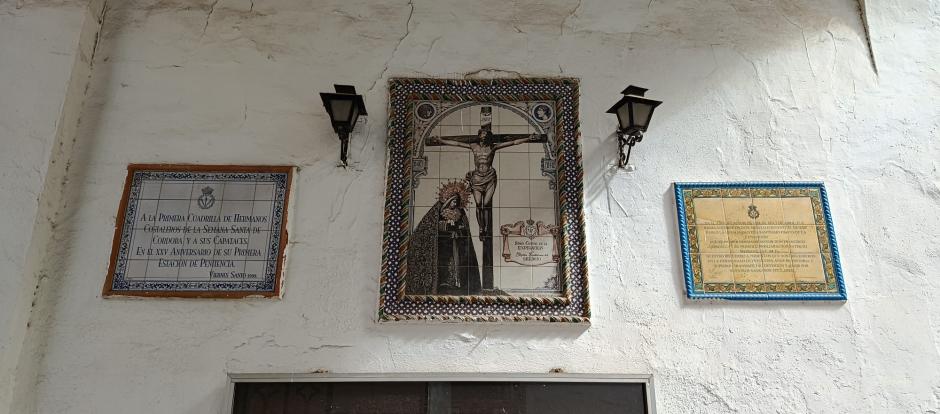 Azulejo devocional en la entrada de San Pablo