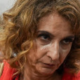 La secretaria general del PSOE-A, María Jesús Montero, abandona el salón de plenos del Parlamento andaluz (archivo)