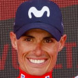 Enric Mas posa con el maillot rojo de líder al término de la 13ª etapa de la Vuelta a España