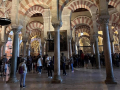Turistas en el interior de la Mezquita de Córdoba