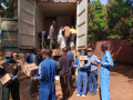 Jóvenes de la Diócesis de Bangassou, en la República Centroafricana, descargan uno de los contenedores con ayuda humanitaria junto al obispo cordobés Juan José Aguirre.
POLITICA AFRICA ANDALUCÍA ESPAÑA EUROPA ESPAÑA EUROPA EUROPA SOCIEDAD INTERNACIONAL REPÚBLICA CENTROAFRICANA AFRICA CÓRDOBA ANDALUCÍA ESPAÑA
FUNDACIÓN BANGASSOU