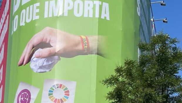 Pancarta de Vox en la calle Goya de Madrid