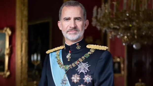 Retrato oficial del Rey Felipe VI con el Collar de Carlos III