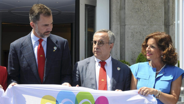 El rey Felipe VI, el presidente del COE Alejandro Blanco y la ex alcaldesa de Madrid Ana Botella, apoyando la candidatura de Madrid 2020