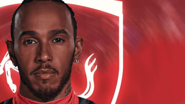 Hamilton con los colores de Ferrari, su próxima escudería