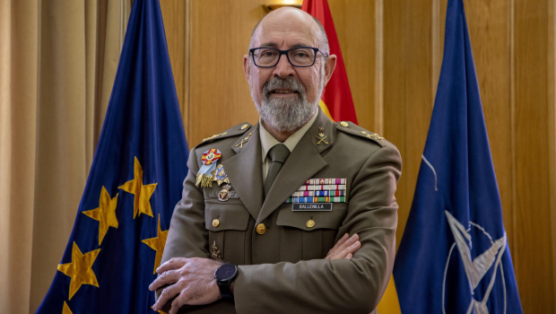 El teniente general Miguel Ballenilla, director del Centro Superior de Estudios de la Defensa (Ceseden), durante la entrevista con El Debate