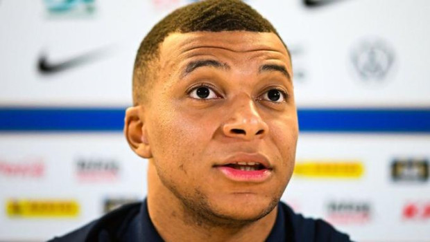 El jugador del PSG, Kylian Mbappé, durante la rueda de prensa previa al amistoso que enfrentará a Francia frente a Alemania en la ciudad de Lyon