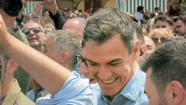 El presidente del Gobierno, Pedro Sánchez, ha irrumpido por sorpresa este miércoles en la Feria de Abril de Barcelona