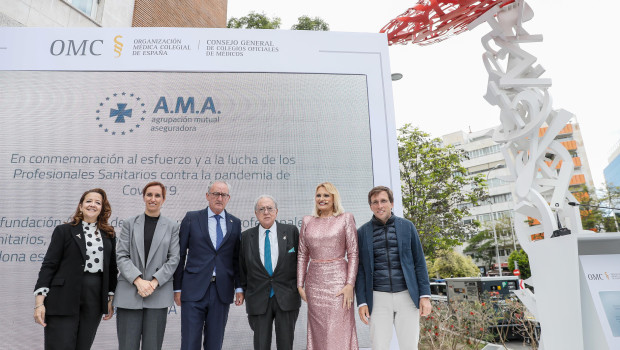 Estatua que rinde homenaje a los sanitarios durante la pandemia