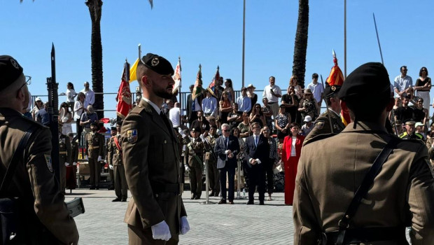 Cientos de personas han presenciado la Jura de Bandera para personal civil en Salou (tarragona)