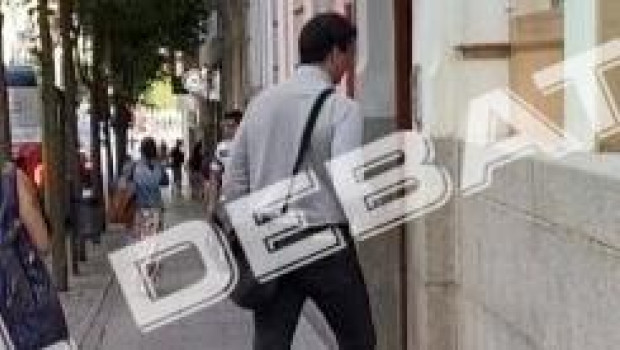 El hermano de Pedro Sánchez entrando a la Diputación de Badajoz