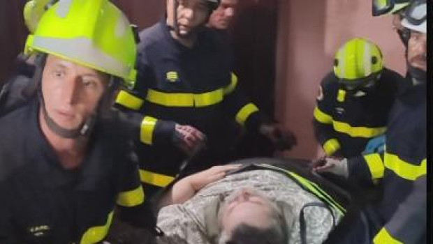 Debido al sobrepeso del paciente, sacarle de su casa no ha sido una tarea fácil