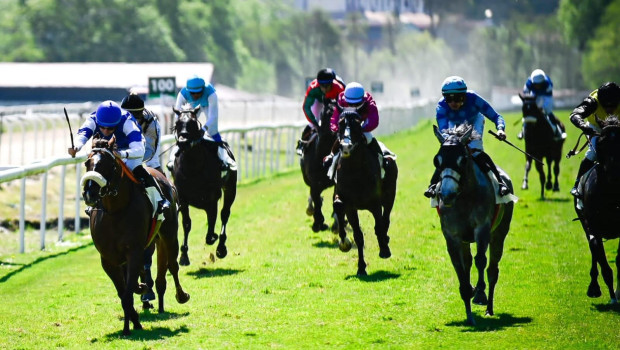 Carrera de caballos en el Hipódromo de San Sebastián