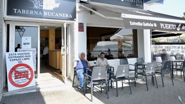 El polémico bar de Oleiros (La Coruña) que ha colocado el cartel contra los madrileños
