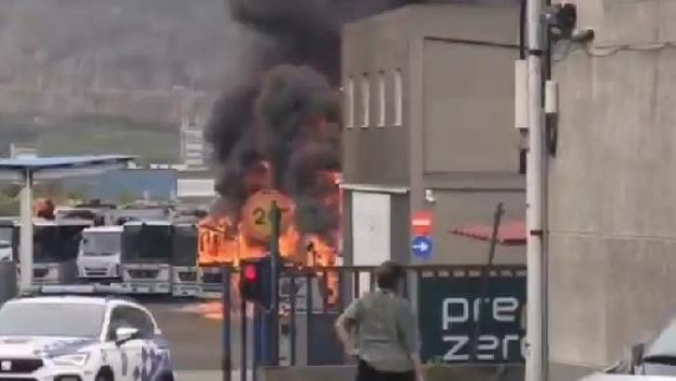 Incendio en el que ardieron seis camiones de basura en La Coruña