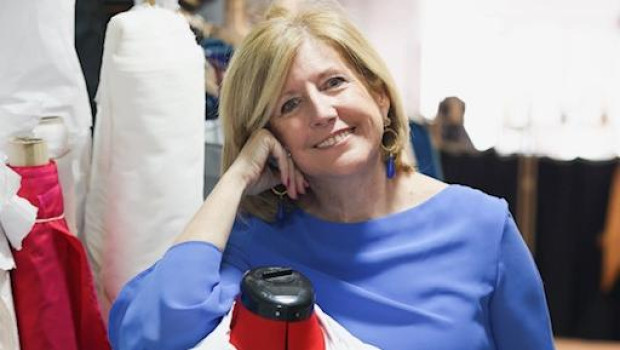 Fabiola García-Liñán se retira tras cerca de cuarenta años vistiendo a miles de mujeres para pisar el Real de la Feria.