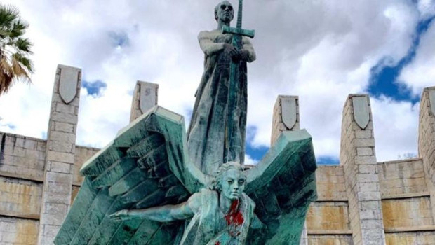 Monumento en honor a Franco en Tenerife