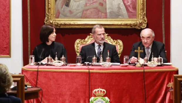 El Rey, en la Real Academia de