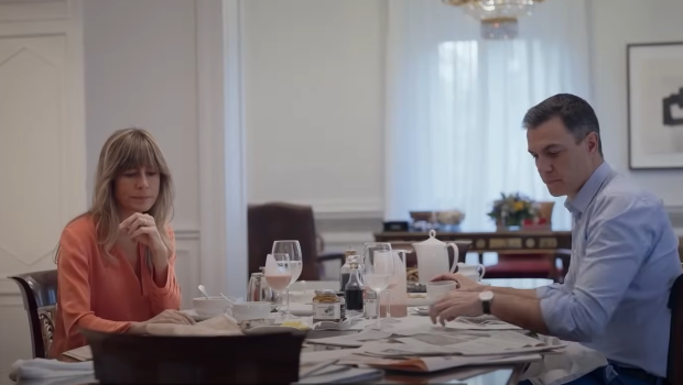 Sánchez y Begoña Gómez, desayunando