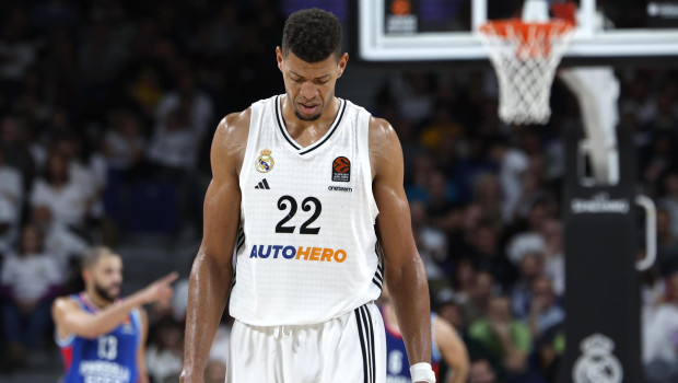 Edy Tavares durante el partido de baloncesto de la jornada 10 de la Euroliga entre el Real Madrid y el Anadolu Efes