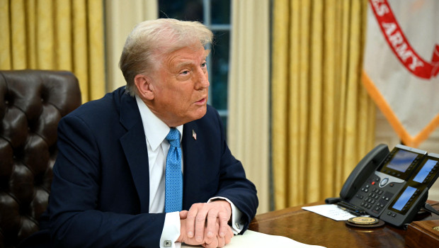 Donald Trump, en el Despacho Oval después de firmar una orden ejecutiva