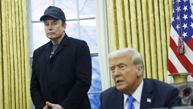 Donald Trump firma decreto para reducir la burocracia y otorgar más poder a Elon Musk
