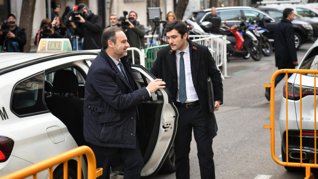 El ex ministro de Transportes José Luis Ábalos (c) llega a declarar al Tribunal Supremo, donde ha declarado en calidad de investigado