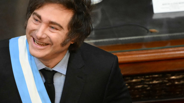 Milei firma un decreto para cerrar un nuevo acuerdo con el FMI