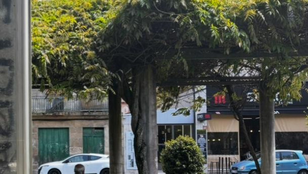 Estos son los dos bloques del Muro de Berlin en Redondela (Pontevedra)