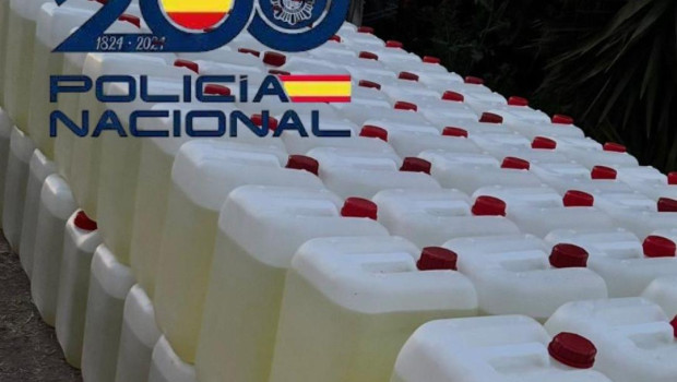 Garrafas con gasolina para el narcotráfico intervenidas en El Puerto
REMITIDA / HANDOUT por POLICÍA NACIONAL
Fotografía remitida a medios de comunicación exclusivamente para ilustrar la noticia a la que hace referencia la imagen, y citando la procedencia de la imagen en la firma
19/5/2025