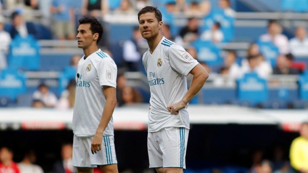 Arbeloa y Xabi Alonso durante un Corazón Classic Match del Real Madrid
