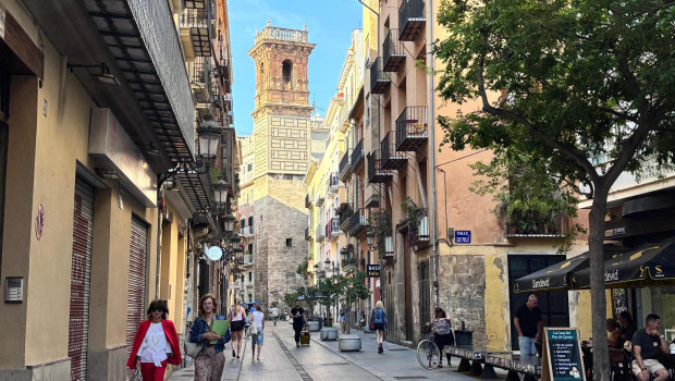 Antiguo campanario de la desaparecida iglesia de San Bartolomé en el centro de Valencia.