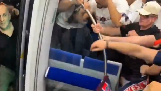 Pelea entre los aficionados del PSG y el Inter en el metro de Múnich