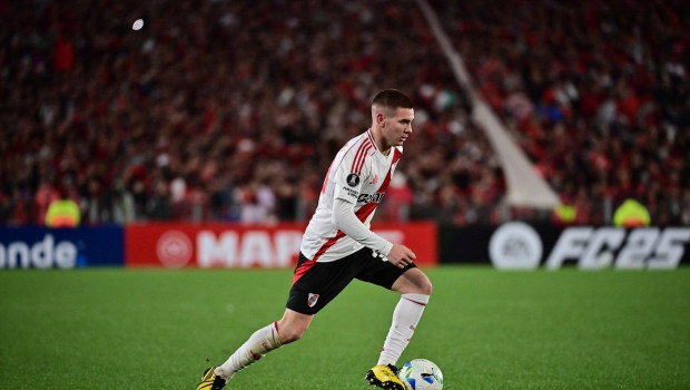 Mastantuono en un partido en el Monumental