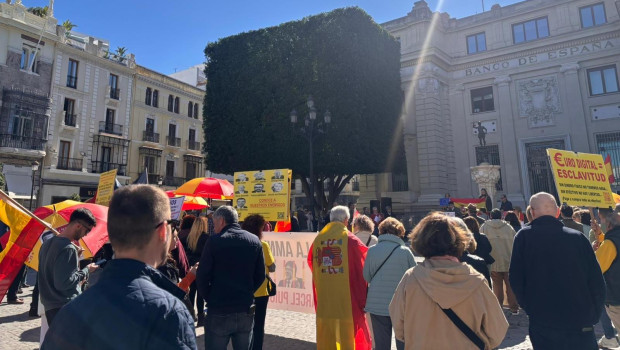 Más de 30 asociaciones civiles se reúnen este sábado en Sevilla para exigir la dimisión de Pedro Sánchez